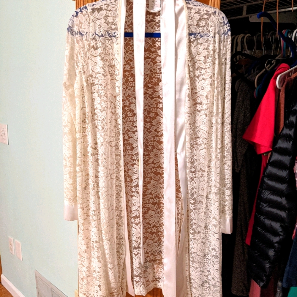 Lace robe